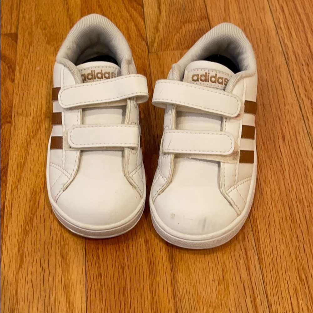 Girls Adidas sneakers !